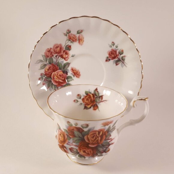 Royal Albert, CENTENNIAL ROSE, Teacup & Saucer, Bone China England - Picture 2 of 10
